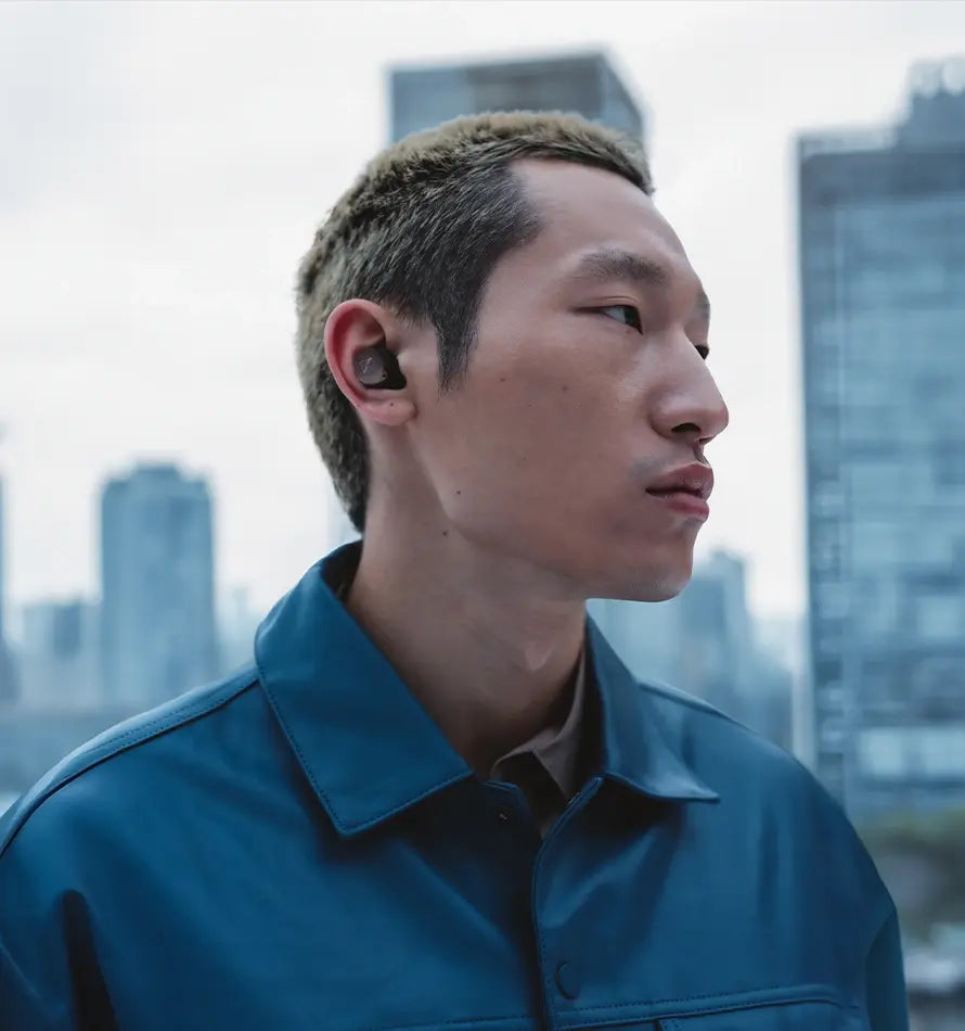 Sennheiser MOMENTUM True Wireless 4 (Black Graphite) - earbud worn in city setting