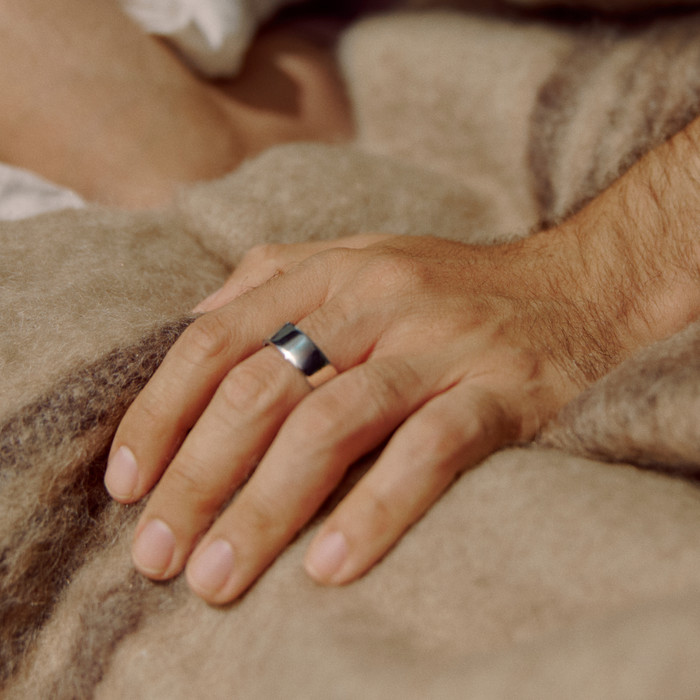 Oura Ring 4 Silver size 9 – in use