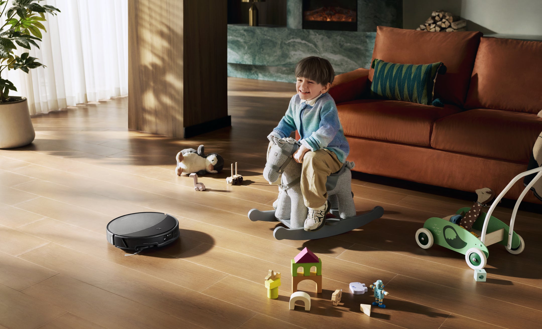 Roborock Saros 20X – navigating a living room