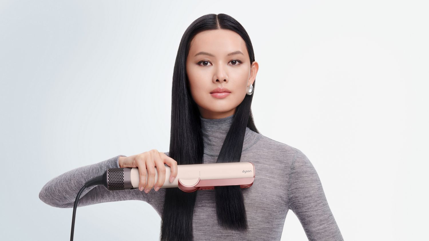 Dyson Airstrait (Ceramic Pink/Rose Gold) – styling demonstration