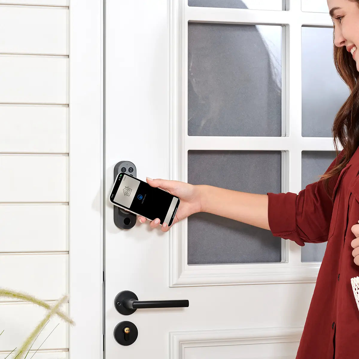 Aqara Smart Lock U200 (Black, with Keypad) — phone-assisted entry