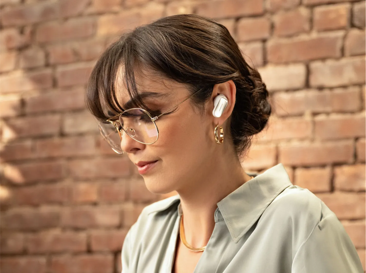 Bose QuietComfort Ultra Earbuds White Smoke alternate product view
