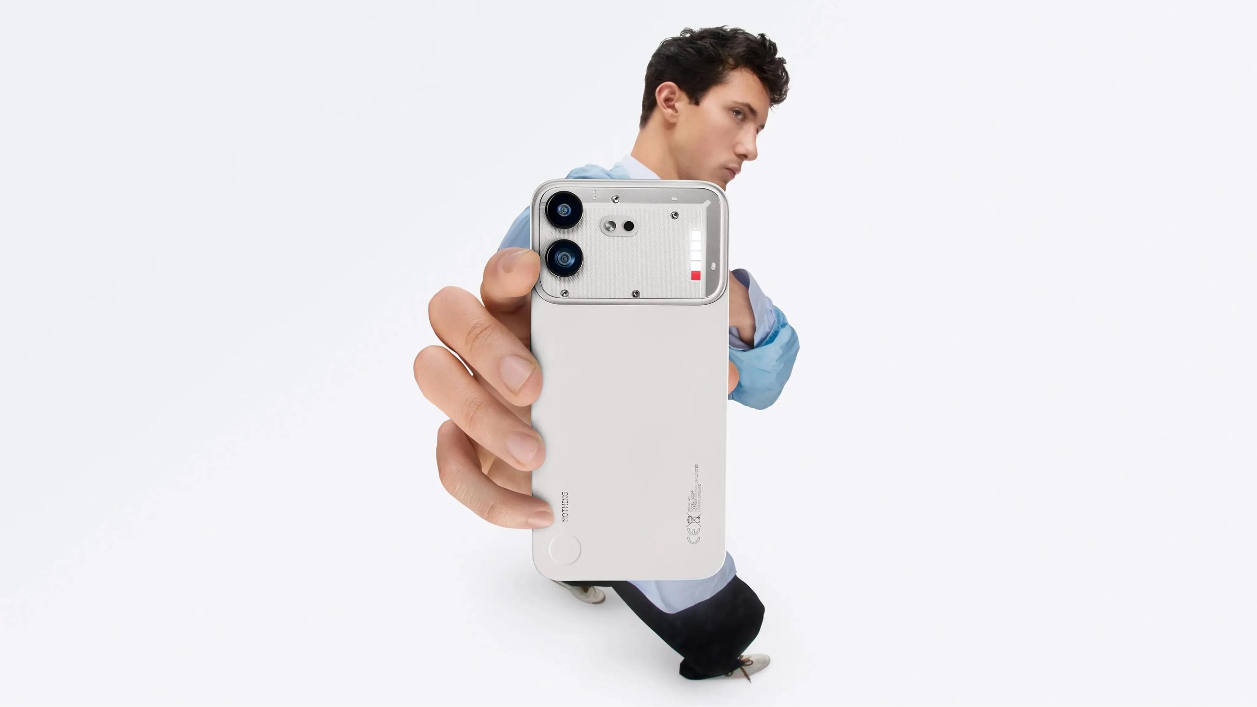 Nothing Phone (4b) 8GB/128GB (White, EU), white phone in hand