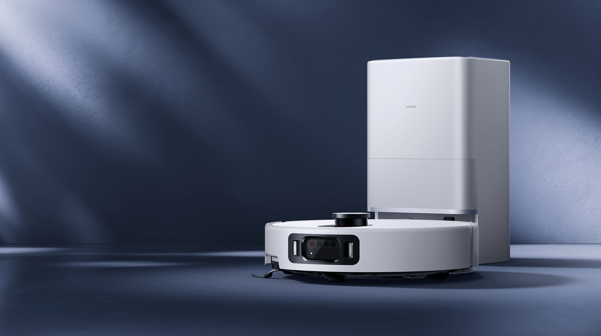 Xiaomi Robot Vacuum 5 Pro (White, EU) — Robot and Omni Station in studio lighting